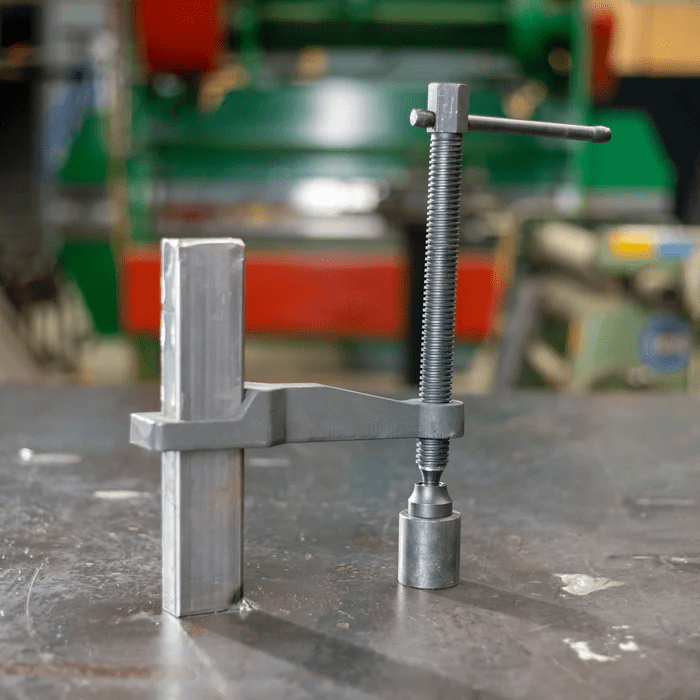 Maximus Bar and Dog Clamp